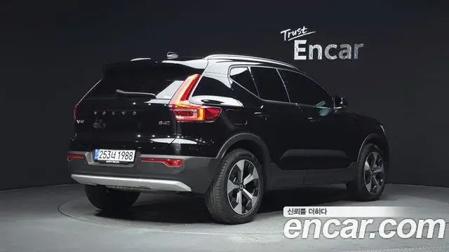 Volvo XC40 2025 — ფოტო 11/34