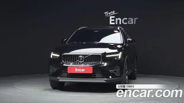 Volvo XC40 2025 — ფოტო 13/34