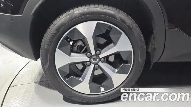 Volvo XC40 2025 — ფოტო 6/34