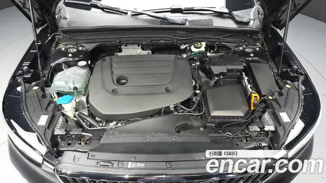 Volvo XC40 2025 — ფოტო 33/34