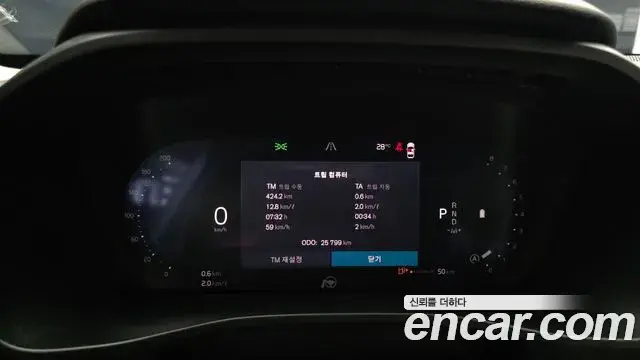 Volvo XC40 2025 — ფოტო 5/34
