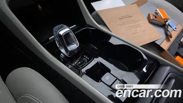 Volvo XC40 2025 — ფოტო 21/34
