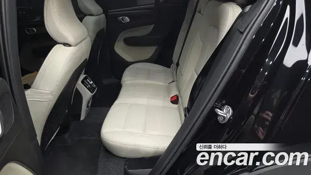 Volvo XC40 2025 — ფოტო 27/34