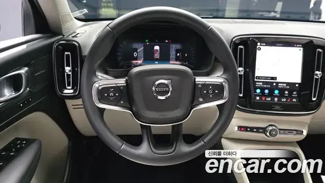 Volvo XC40 2025 — ფოტო 3/34