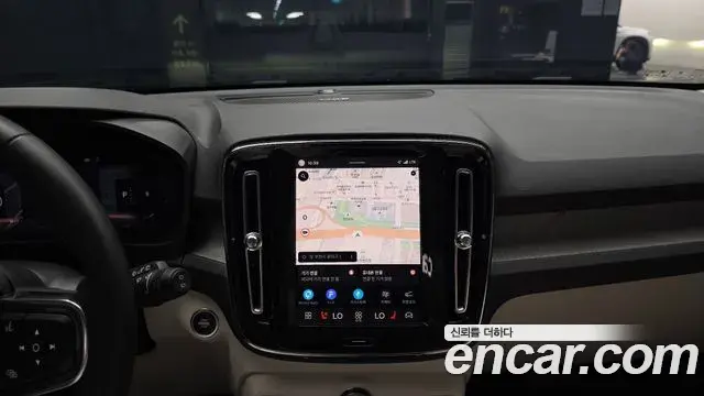 Volvo XC40 2025 — ფოტო 9/34