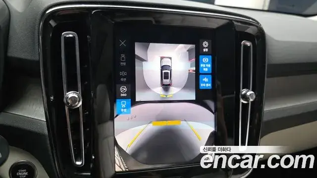 Volvo XC40 2025 — ფოტო 15/34
