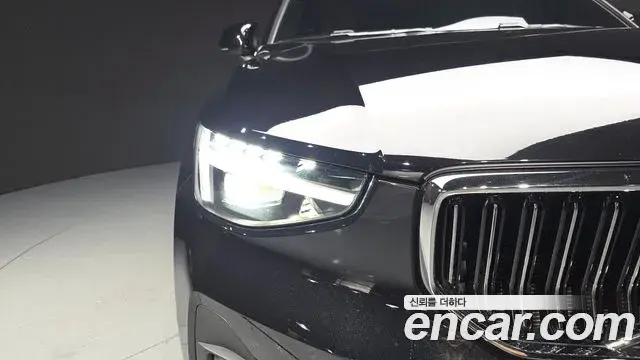 Volvo XC40 2025 — ფოტო 34/34