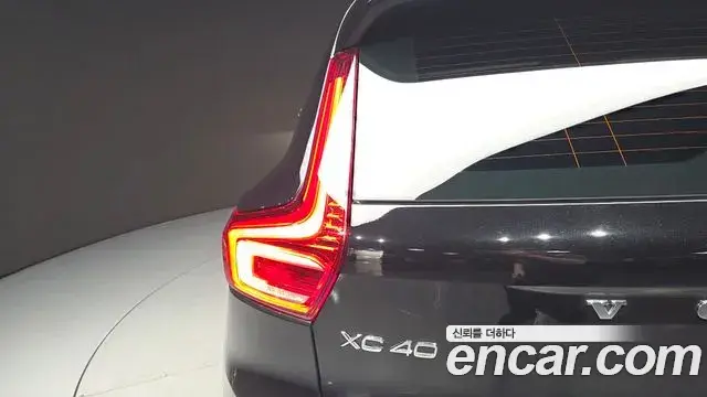 Volvo XC40 2025 — ფოტო 26/34