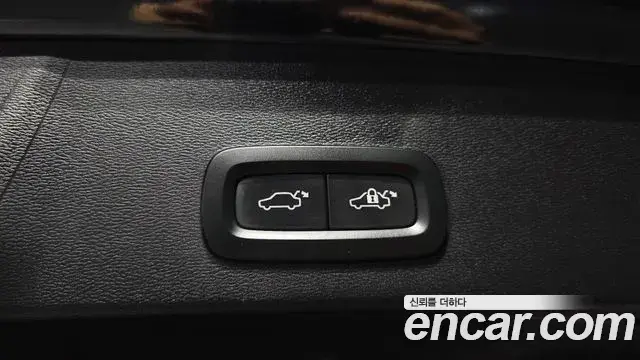 Volvo XC40 2025 — ფოტო 22/34