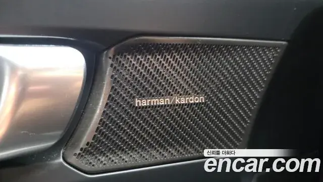 Volvo XC40 2025 — ფოტო 2/34