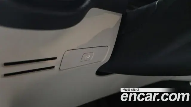 Volvo XC40 2025 — ფოტო 32/34