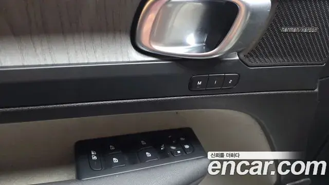 Volvo XC40 2025 — ფოტო 30/34