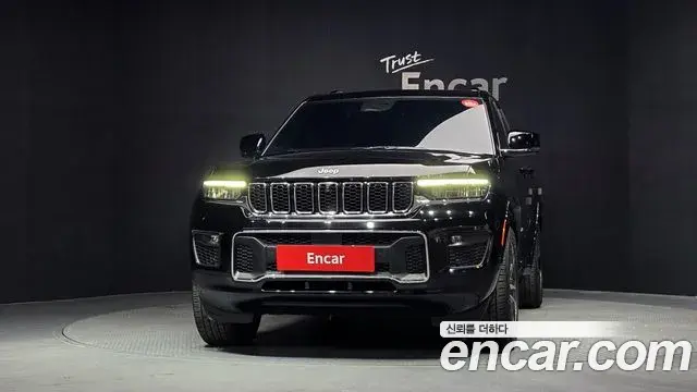 Jeep Grand Cherokee 2023 — ფოტო 10/20