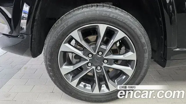 Jeep Grand Cherokee 2023 — ფოტო 15/20