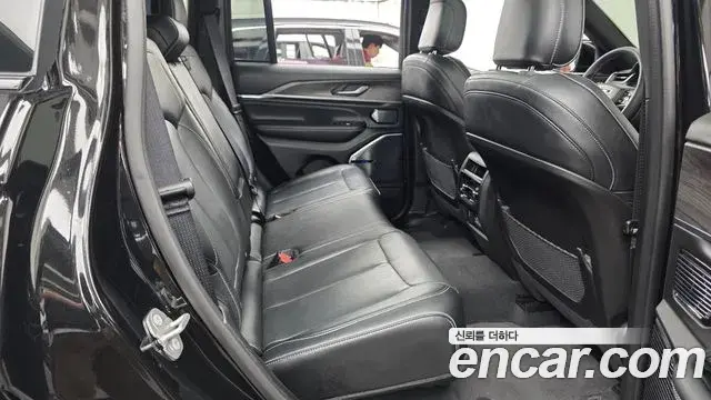 Jeep Grand Cherokee 2023 — ფოტო 13/20