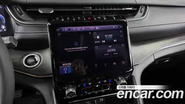 Jeep Grand Cherokee 2023 — ფოტო 5/20