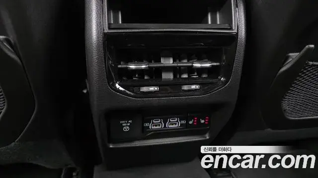Jeep Grand Cherokee 2023 — ფოტო 12/20