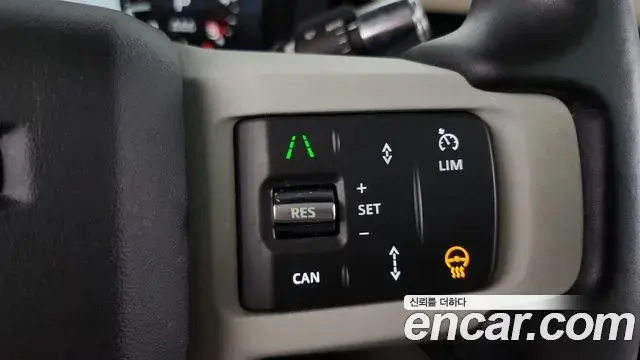 Land Rover Defender 2021 — ფოტო 29/32