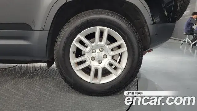 Land Rover Defender 2021 — ფოტო 9/32