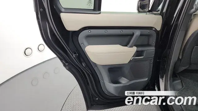 Land Rover Defender 2021 — ფოტო 7/32