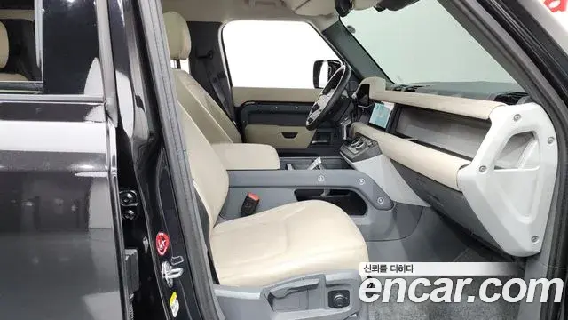 Land Rover Defender 2021 — ფოტო 19/32
