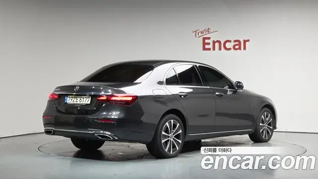 Mercedes-Benz E-Class 2021 — Şəkil 31/35