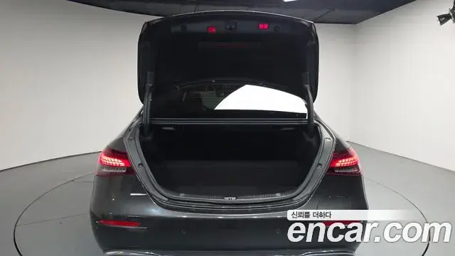 Mercedes-Benz E-Class 2021 — Şəkil 12/35