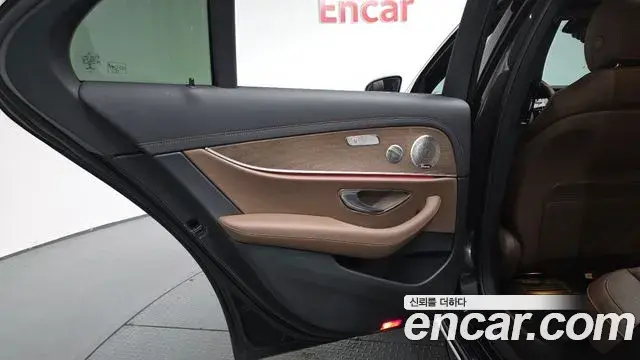 Mercedes-Benz E-Class 2021 — Şəkil 28/35