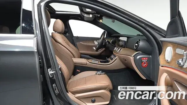 Mercedes-Benz E-Class 2021 — Şəkil 26/35