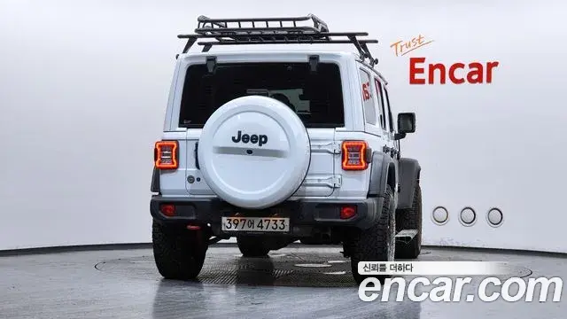 Jeep Wrangler 2019 — ფოტო 13/20