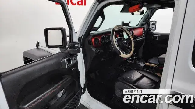 Jeep Wrangler 2019 — ფოტო 15/20