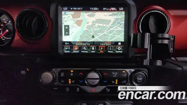 Jeep Wrangler 2019 — ფოტო 7/20