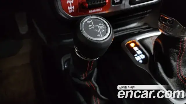 Jeep Wrangler 2019 — ფოტო 10/20