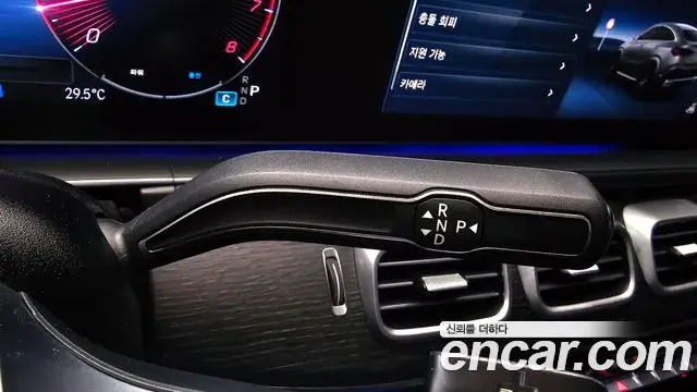Mercedes-Benz GLE-Class 2025 — Photo 19/35
