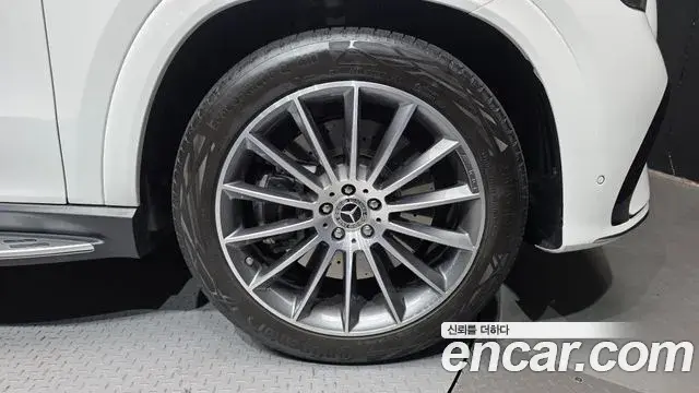 Mercedes-Benz GLE-Class 2025 — Photo 14/35
