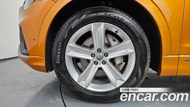 Audi Q8 2021 — Şəkil 13/20