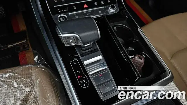 Audi Q8 2021 — Şəkil 15/20