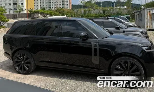 Land Rover Range Rover 2024 — Photo 1/8