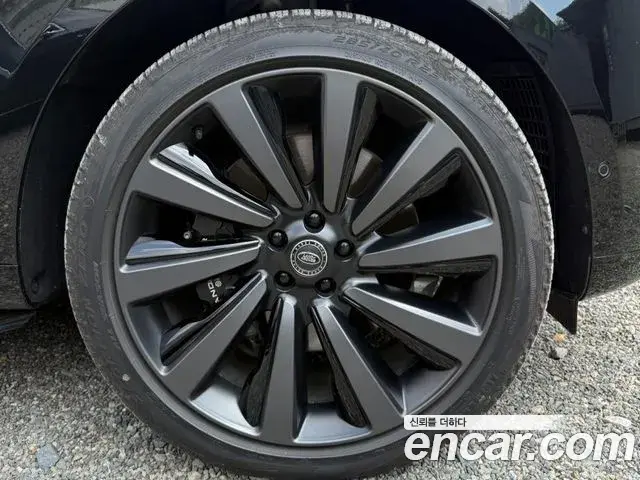 Land Rover Range Rover 2024 — Photo 4/8