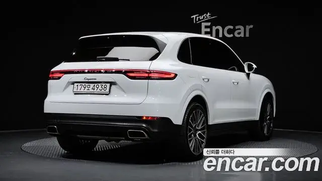 Porsche Cayenne 2020 — ფოტო 30/36