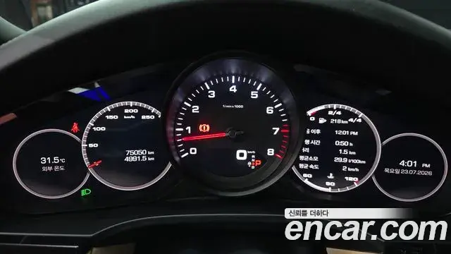 Porsche Cayenne 2020 — ფოტო 29/36