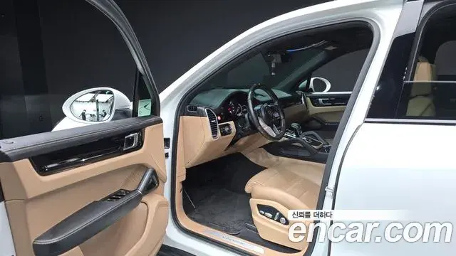Porsche Cayenne 2020 — ფოტო 6/36