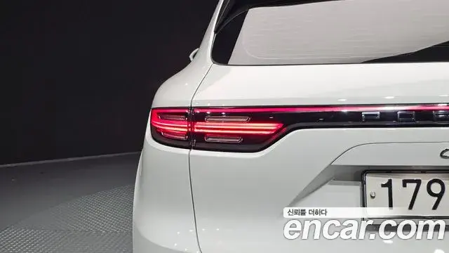 Porsche Cayenne 2020 — ფოტო 27/36
