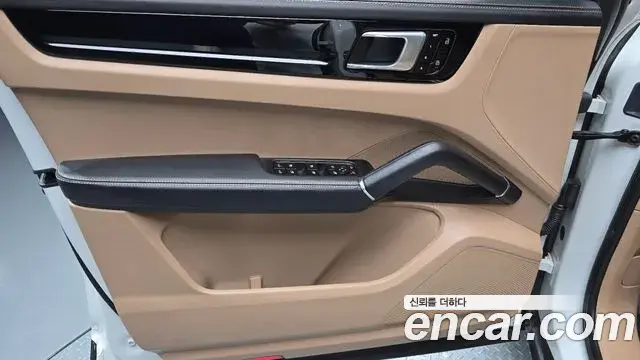 Porsche Cayenne 2020 — ფოტო 23/36