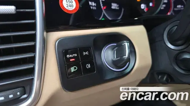 Porsche Cayenne 2020 — ფოტო 35/36