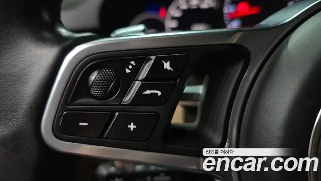 Porsche Cayenne 2020 — ფოტო 34/36