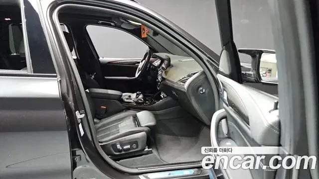 BMW X3 2022 — Photo 8/31