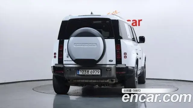 Land Rover Defender 2021 — ფოტო 7/33