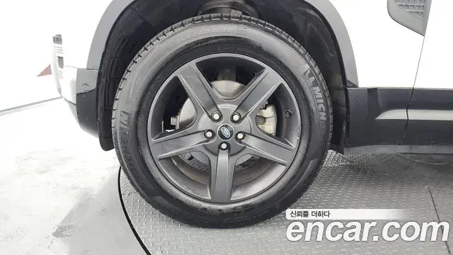 Land Rover Defender 2021 — ფოტო 23/33