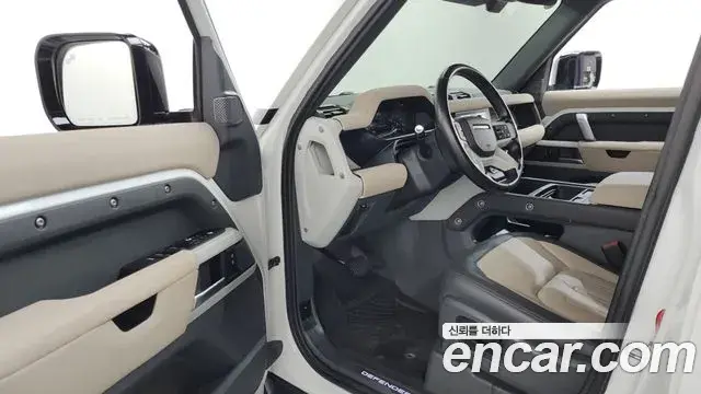 Land Rover Defender 2021 — ფოტო 19/33